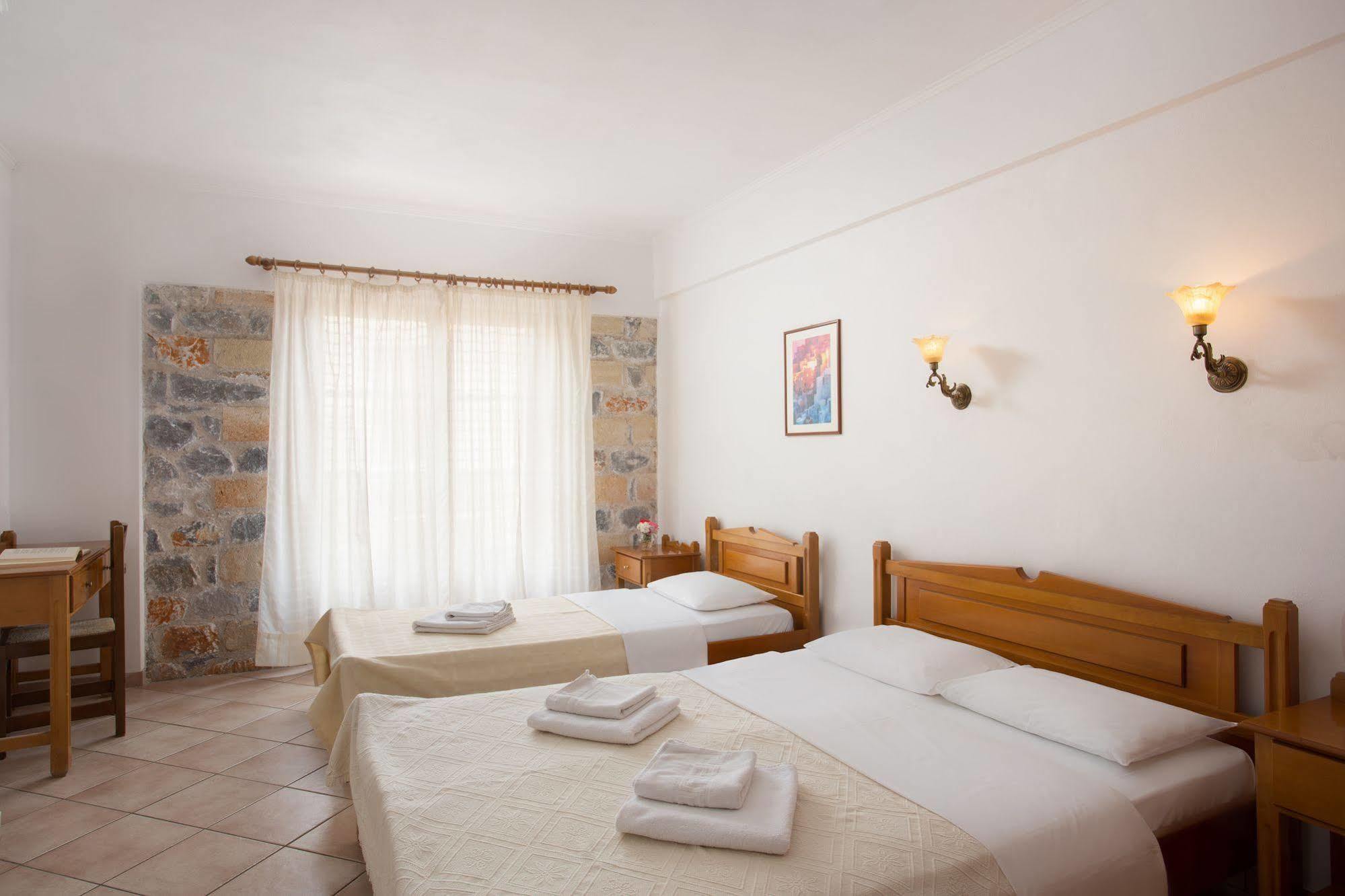 Petrino Guesthouse Monemvasía Exterior photo